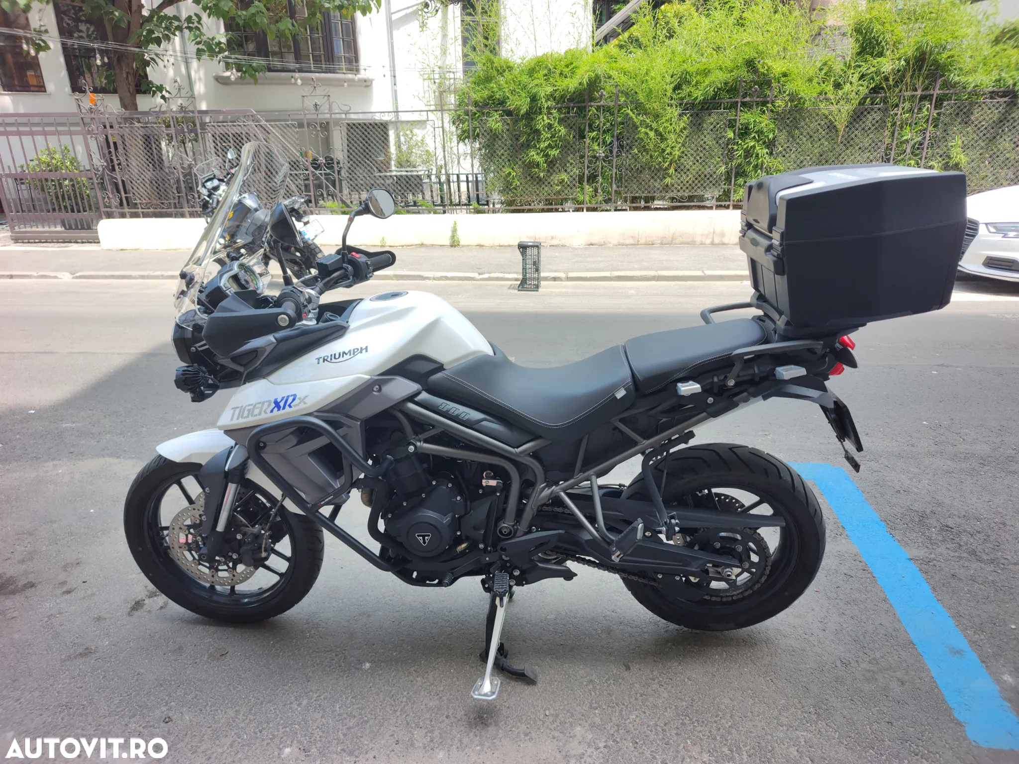 Triumph Tiger 800 XRx - 2