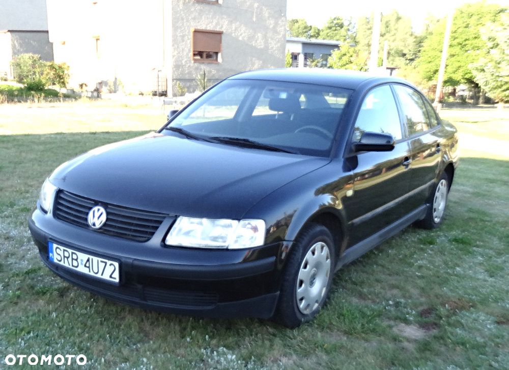 Volkswagen Passat - 1