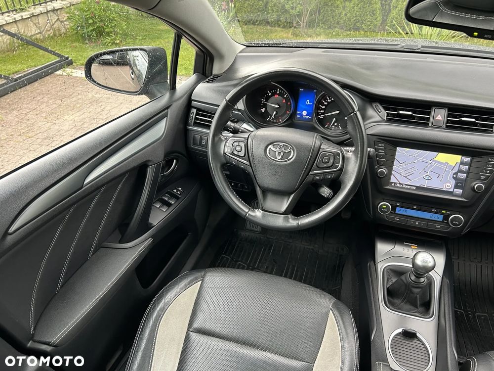 Toyota Avensis - 16