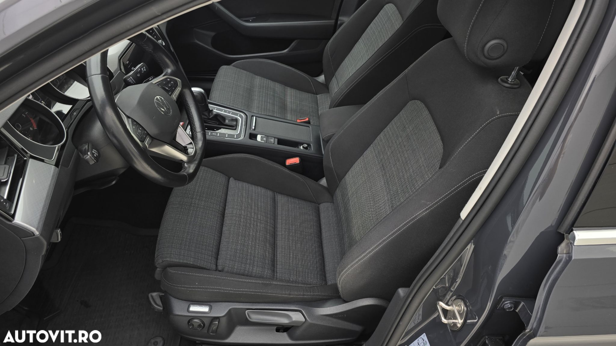 Volkswagen Passat 2.0 TDI DSG Comfortline - 12