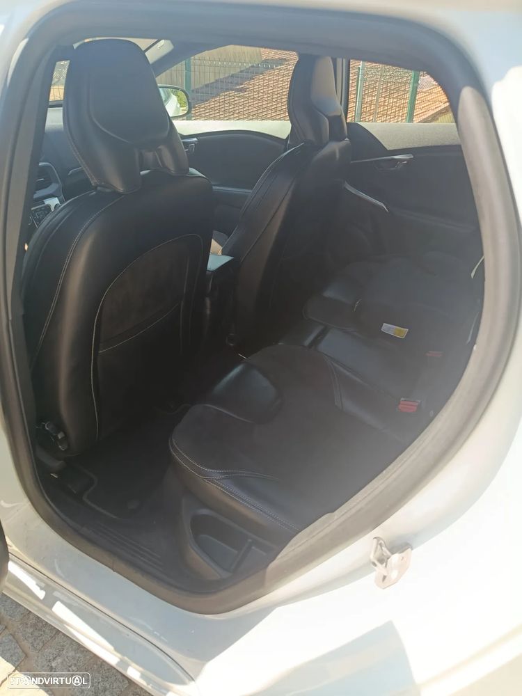 Volvo V40 2.0 D4 R-Design - 1