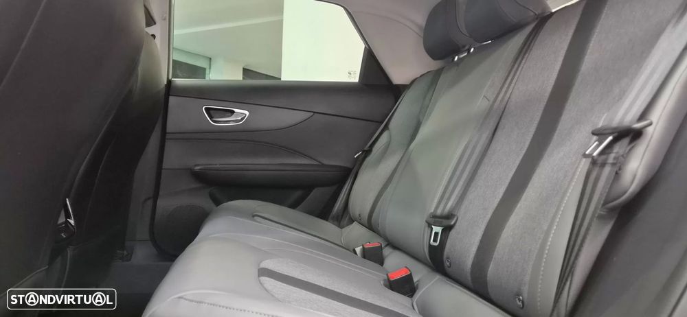 MG MG4 64 kWh Luxury - 38