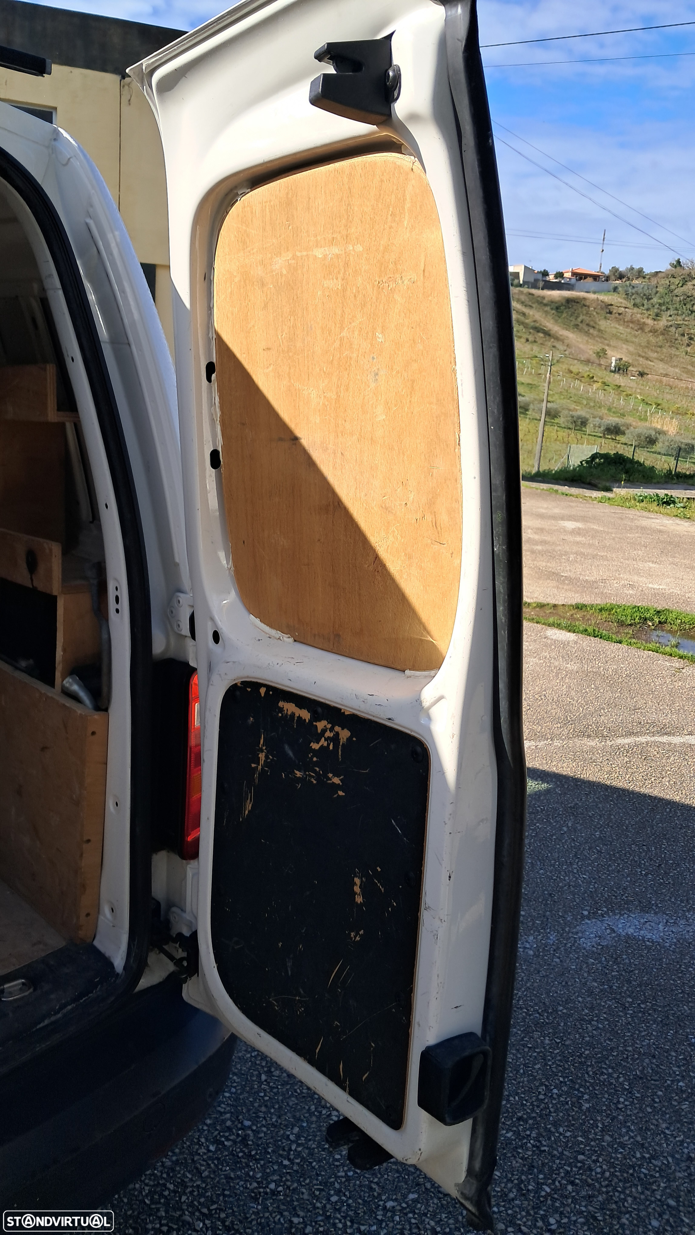 VW Caddy 1.6 tdi 75 cv - 17
