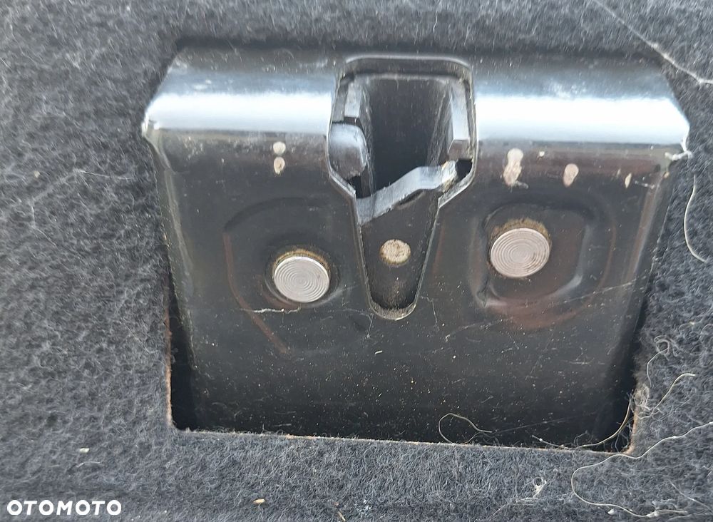 ZAMEK  KLAPY BAGAZNIKA  -OPEL INSIGNIA A KOMBI /2010 ROK - 1