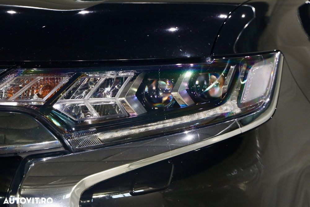 Mitsubishi Outlander PHEV 2.4 L 4X4 Instyle - 35