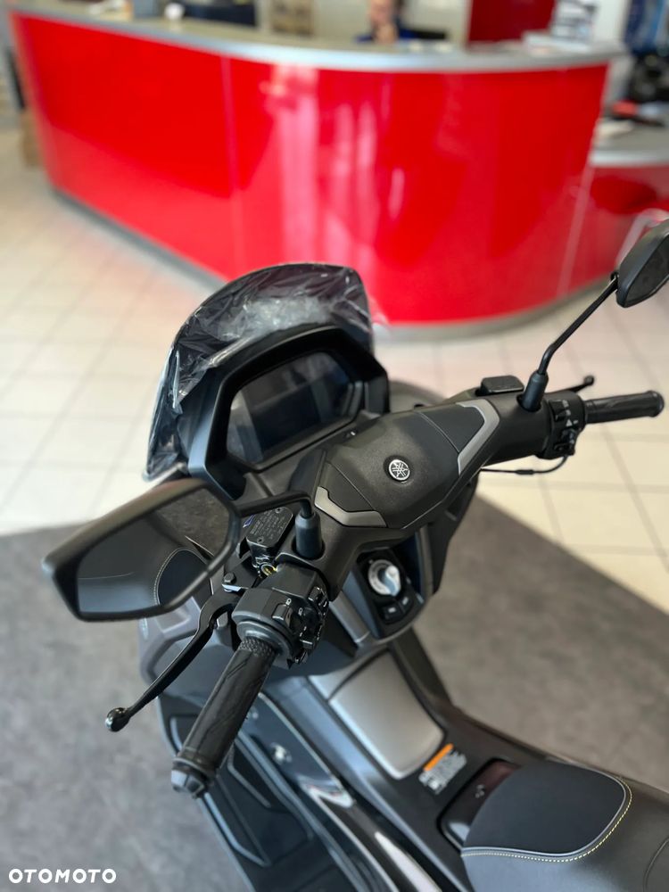 Yamaha NMAX - 13
