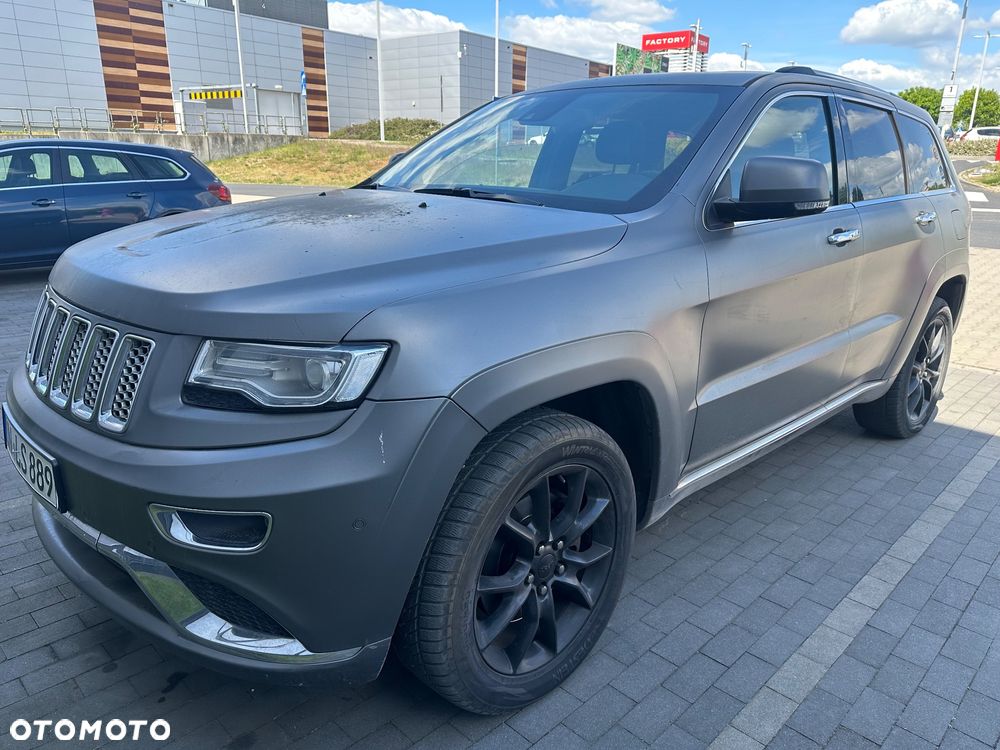 Jeep Grand Cherokee - 24