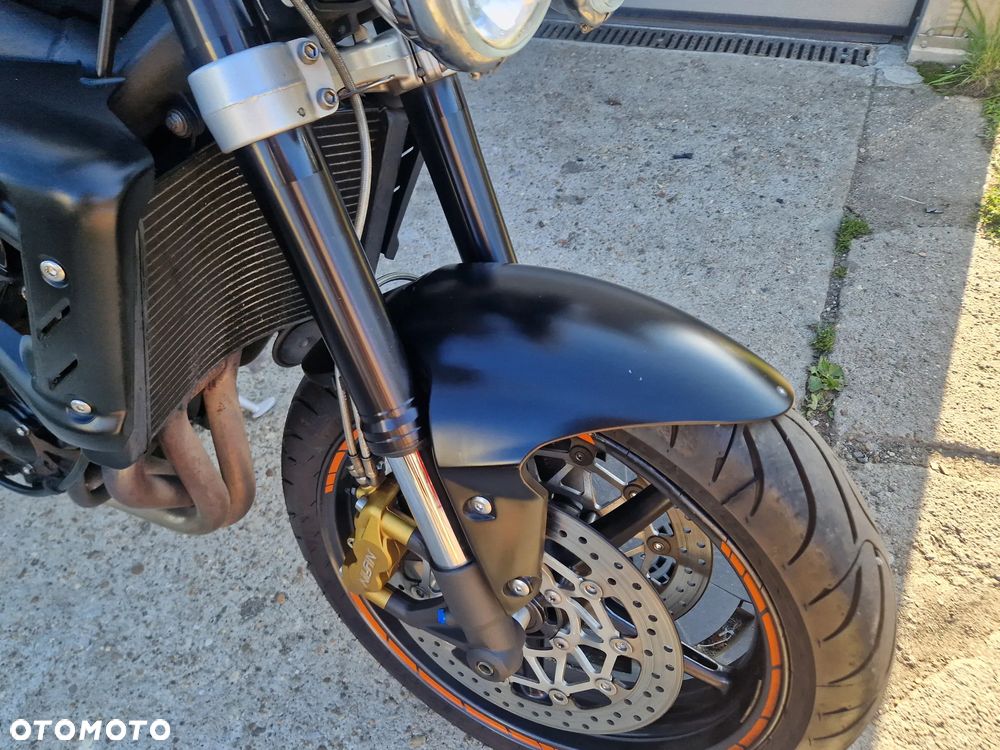 Triumph Street Triple - 14