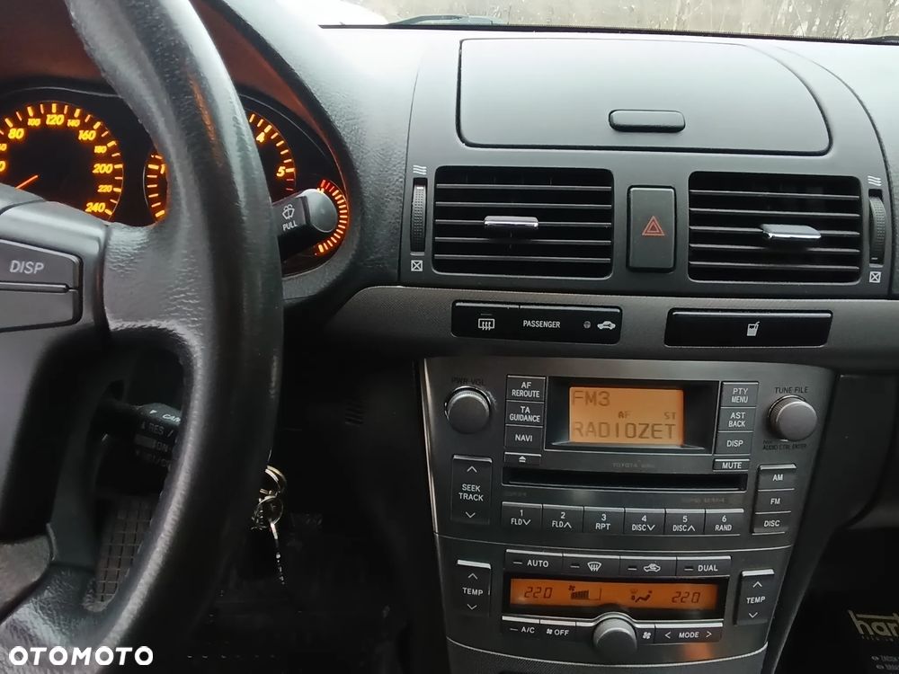 Toyota Avensis 2.0 D-4D - 13