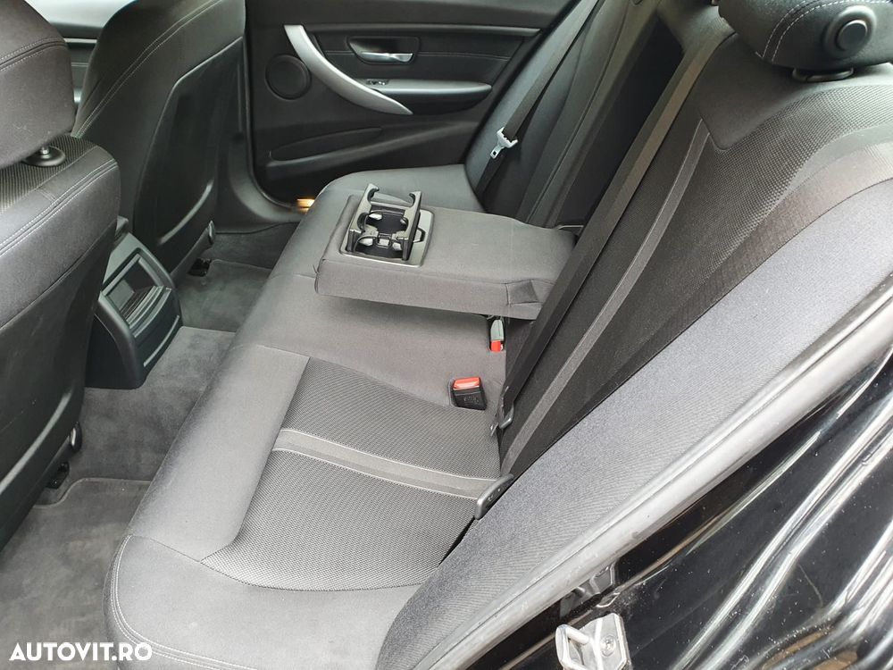 BMW Seria 3 320d - 12