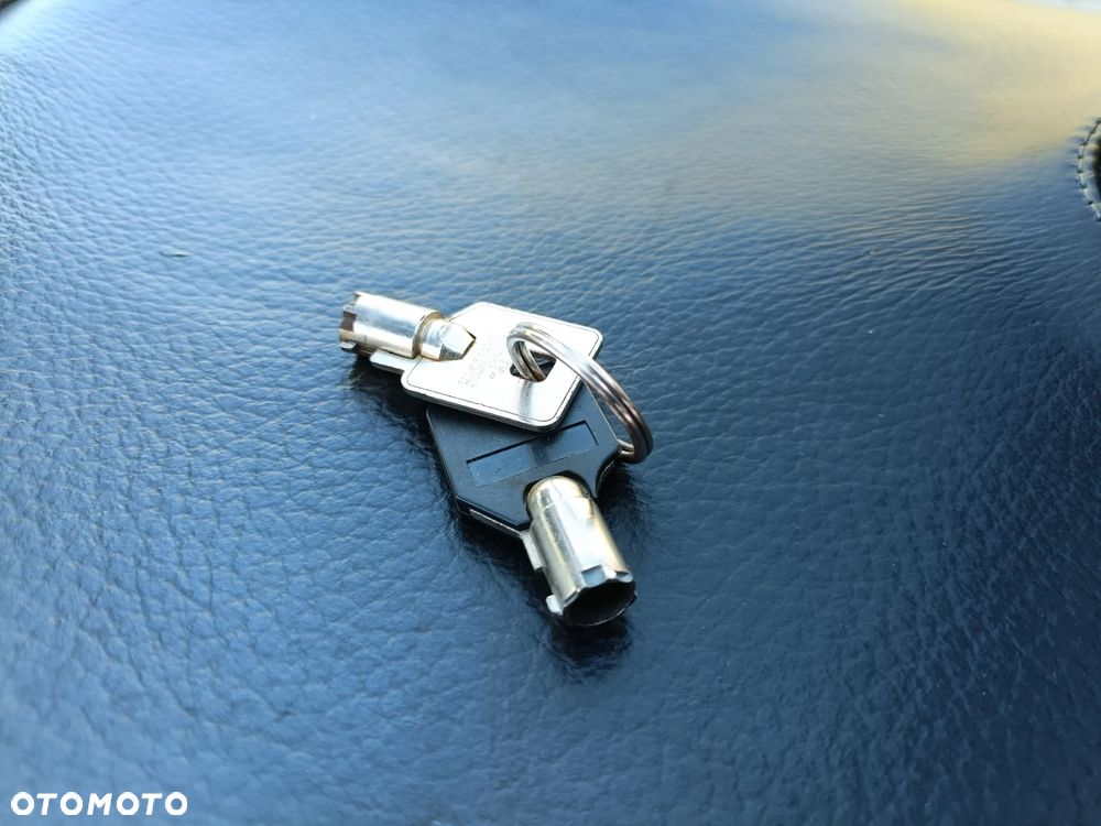 Harley-Davidson FLH Electra Glide - 36