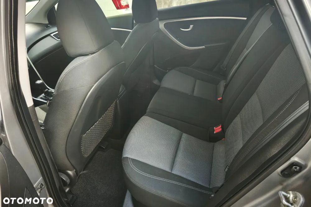 Hyundai i30 1.6 CRDi Comfort EU5 - 15
