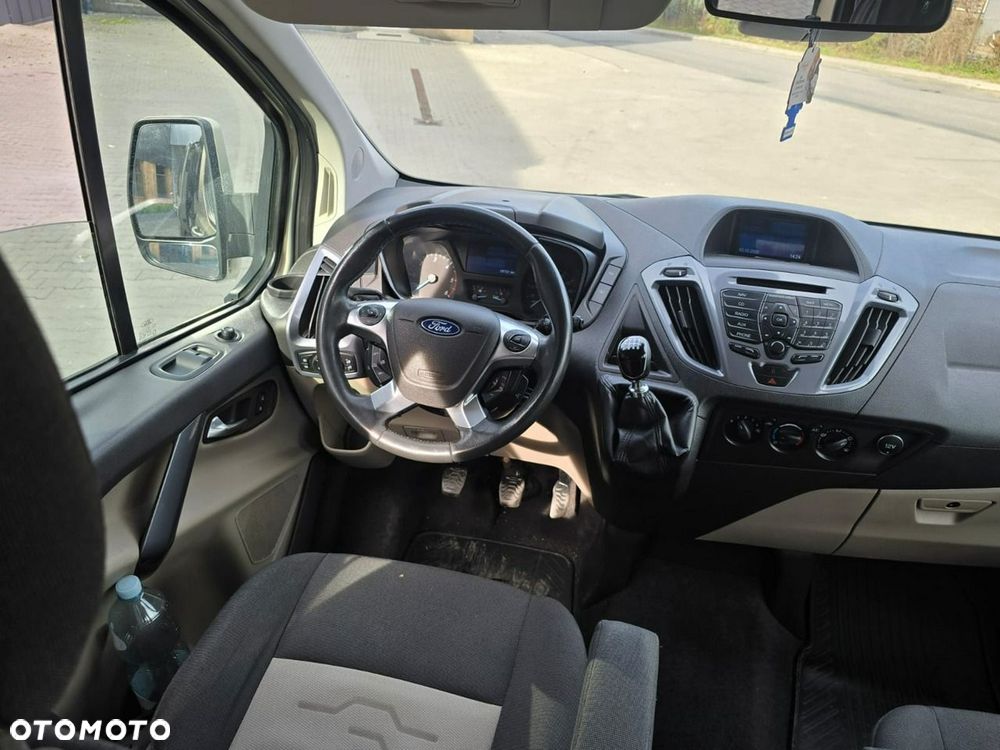 Ford Tourneo Custom - 28