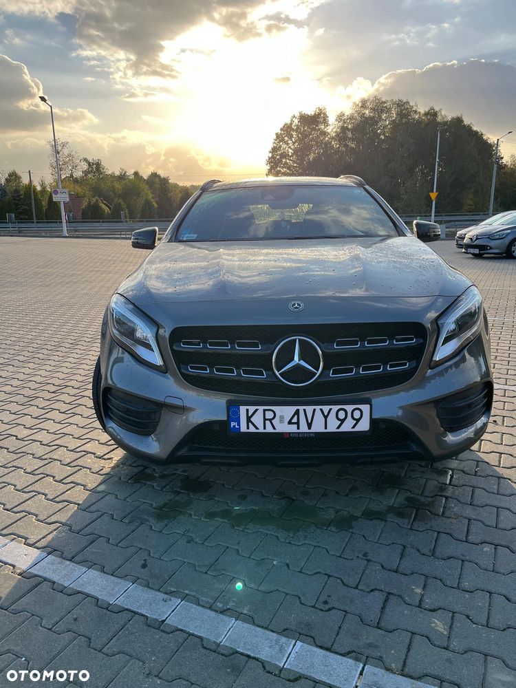 Mercedes-Benz GLA - 24