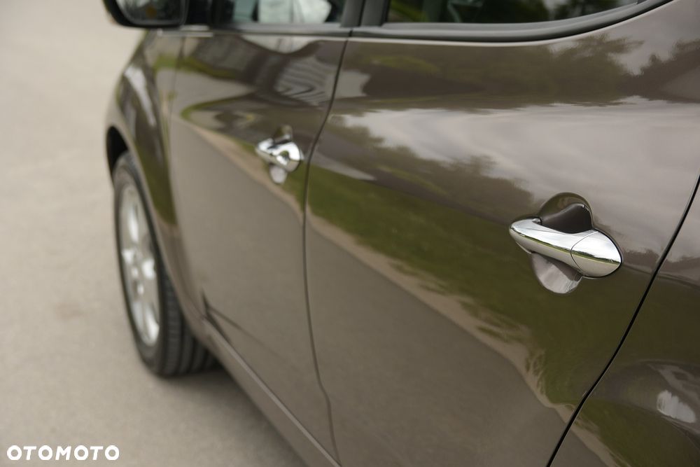 Kia Venga - 16