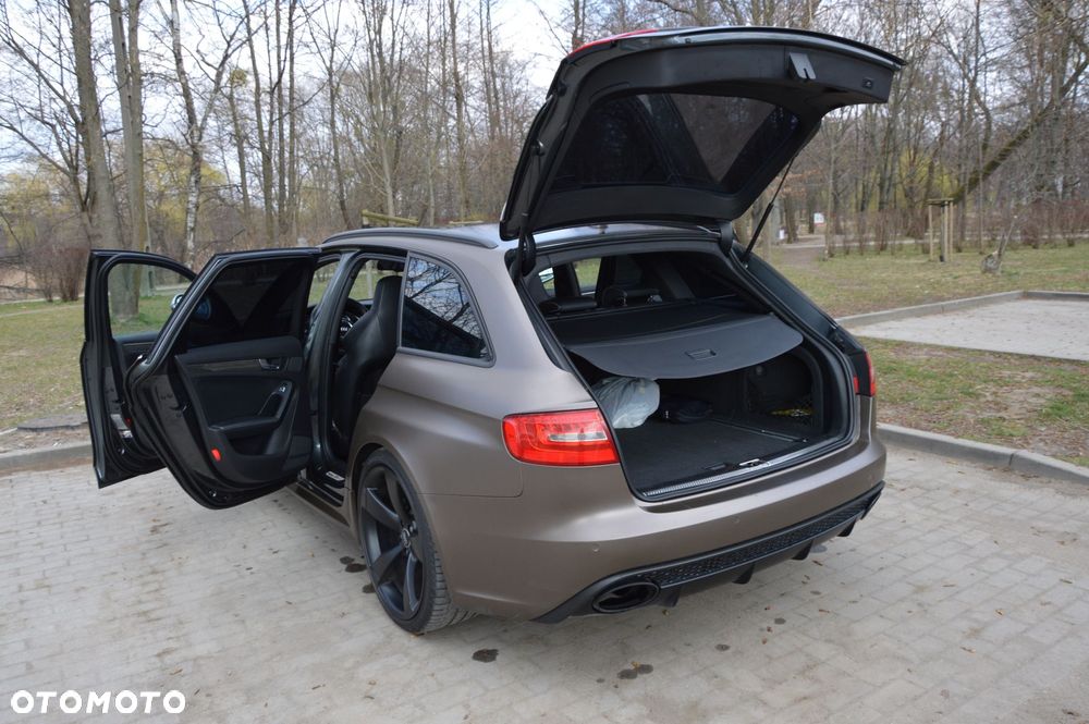 Audi RS4 Avant - 10