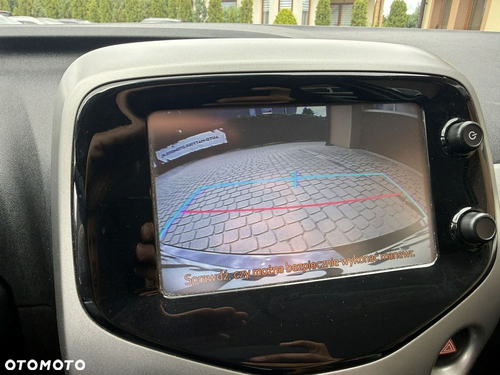 Toyota Aygo x-play touch - 19