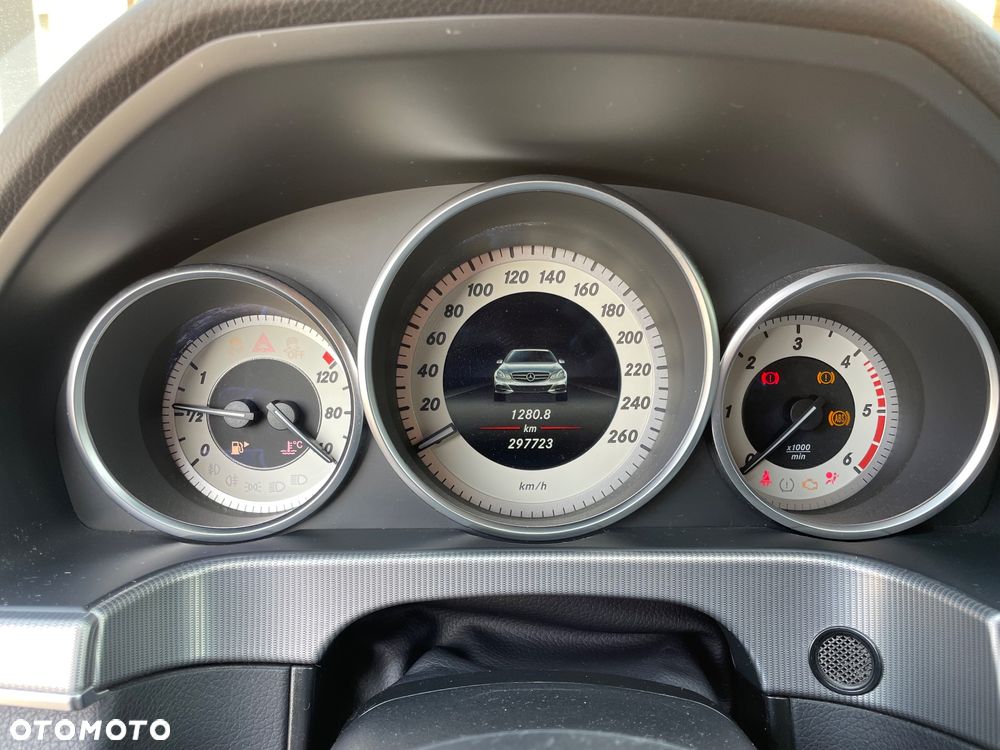 Mercedes-Benz Klasa E 220 CDI BlueEff - 18