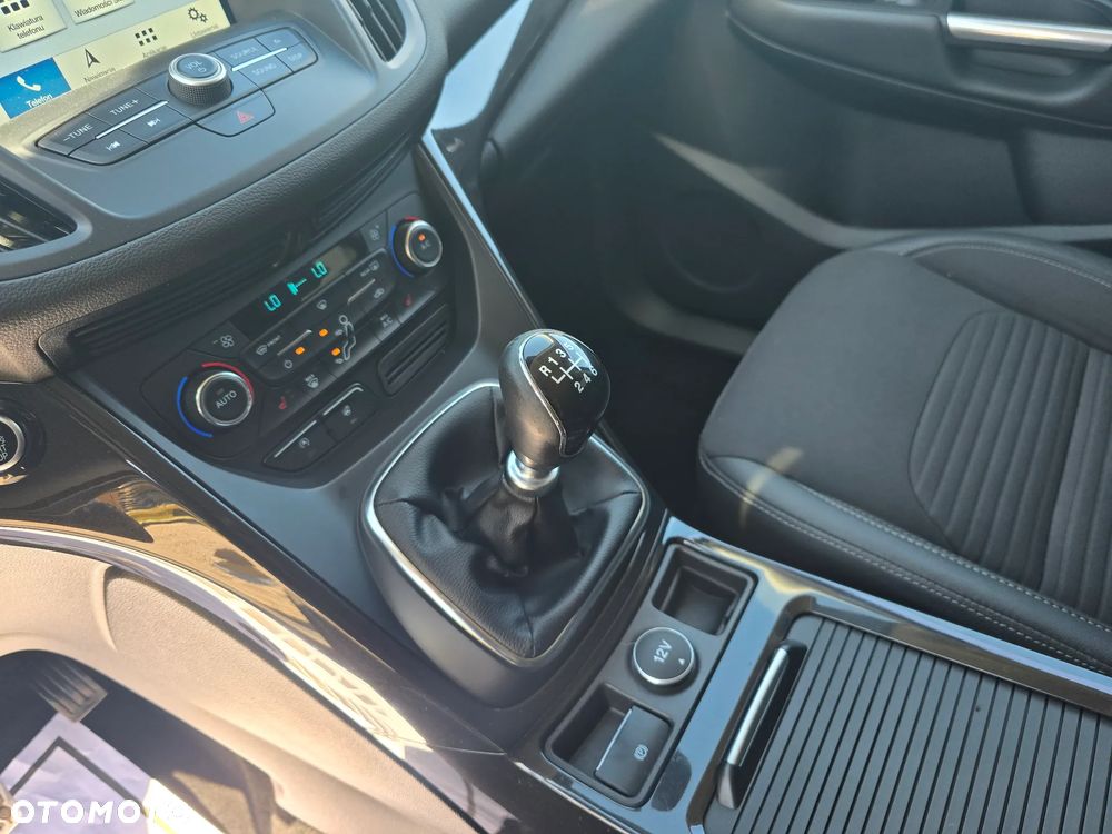 Ford Kuga 1.5 EcoBoost 2x4 Titanium - 16