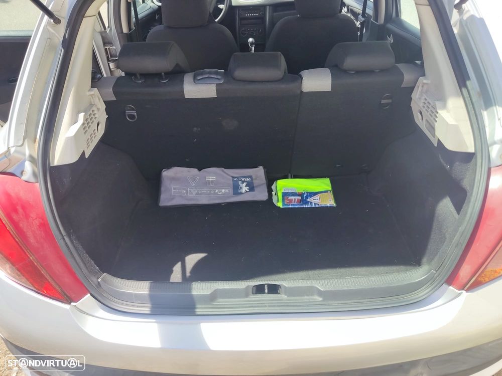 Peugeot 207 1.4 HDi Urban - 14