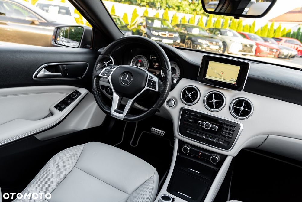 Mercedes-Benz Klasa A 250 4Matic 7G-DCT AMG Line - 28