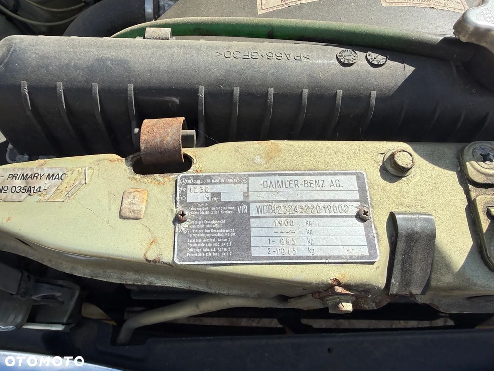 Mercedes-Benz W123 - 33