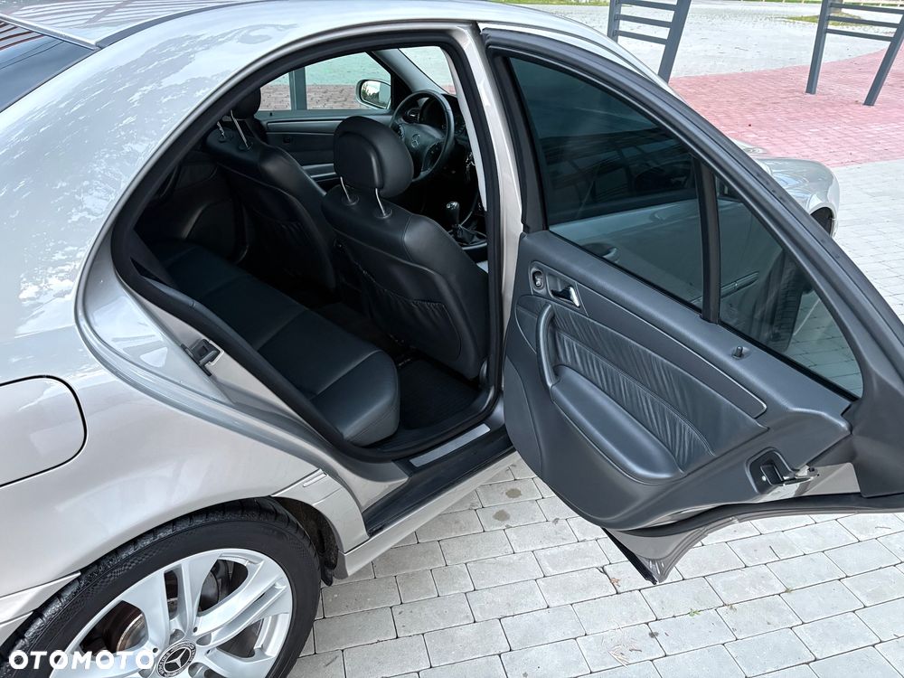 Mercedes-Benz Klasa C 200 CDI Avantgarde - 29