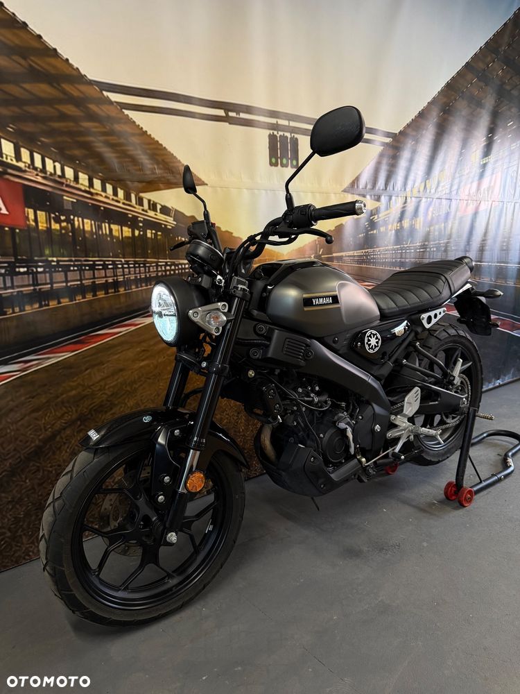 Yamaha XSR - 12