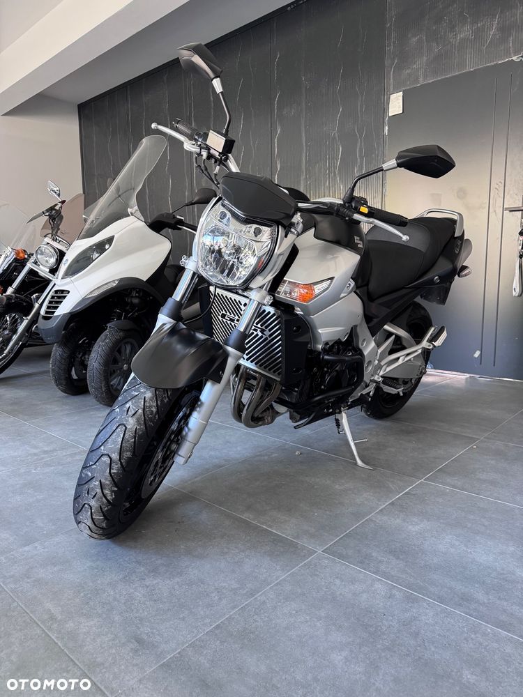 Suzuki GSR