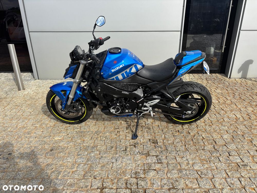 Suzuki GSX - 1