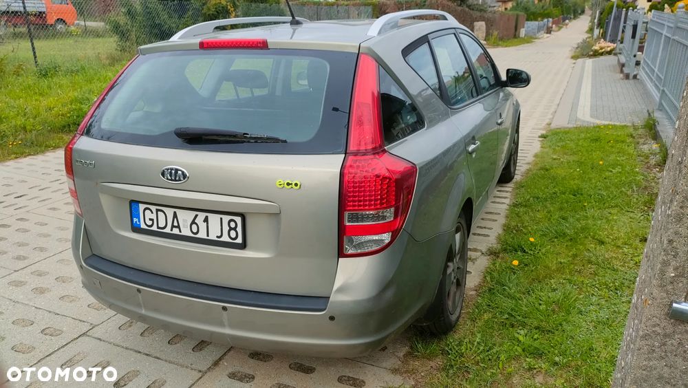 Kia Ceed 2011 photo 2