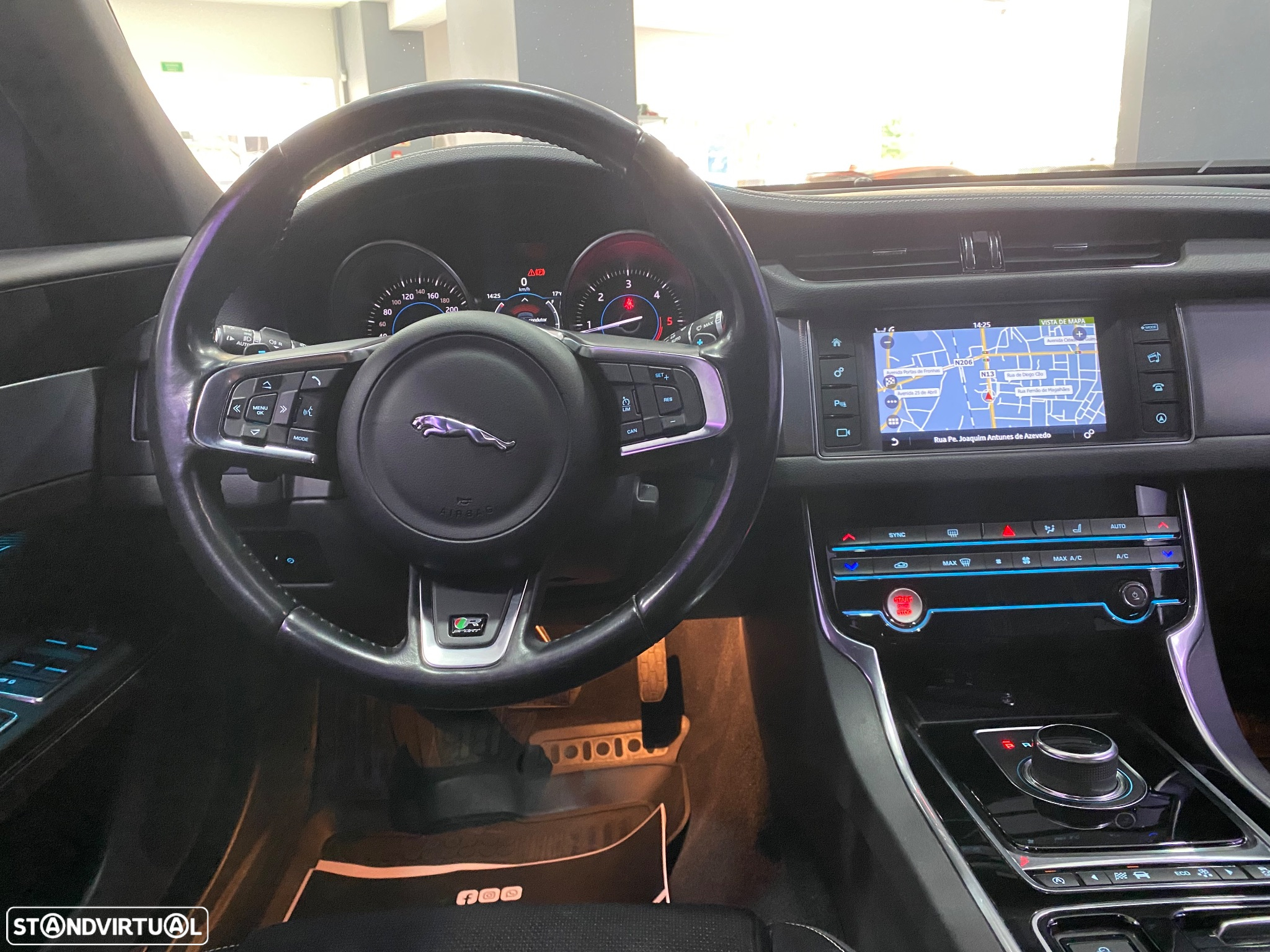 Jaguar XF 20d Aut. R-Sport - 29