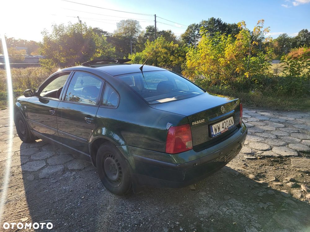 Volkswagen Passat 1.6 - 9