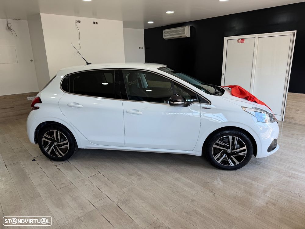 Peugeot 208 1.2 PureTech GT Line - 6