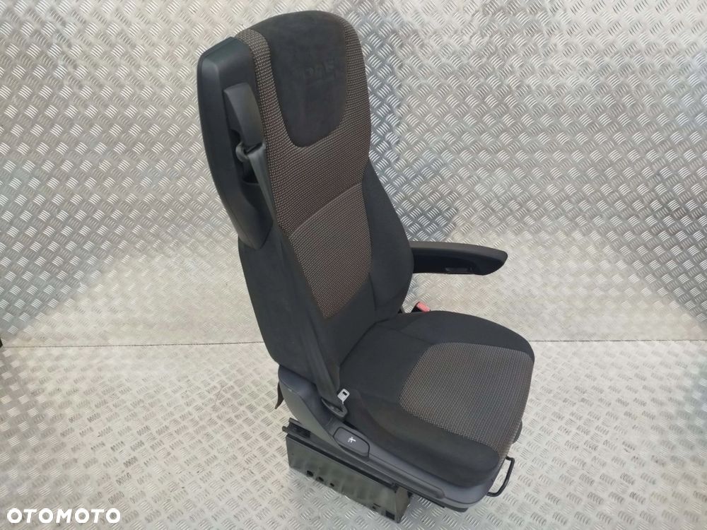 FOTEL PASAŻERA SZTYWNY DAF XF 106 - 3