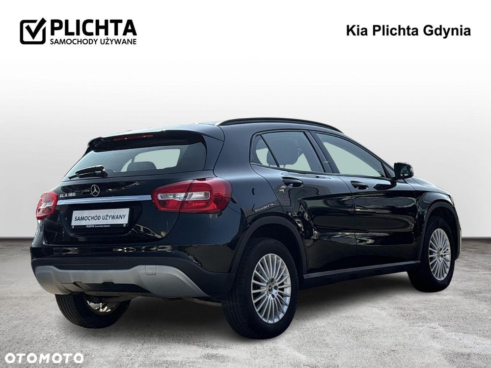 Mercedes-Benz GLA 180 7G-DCT - 4