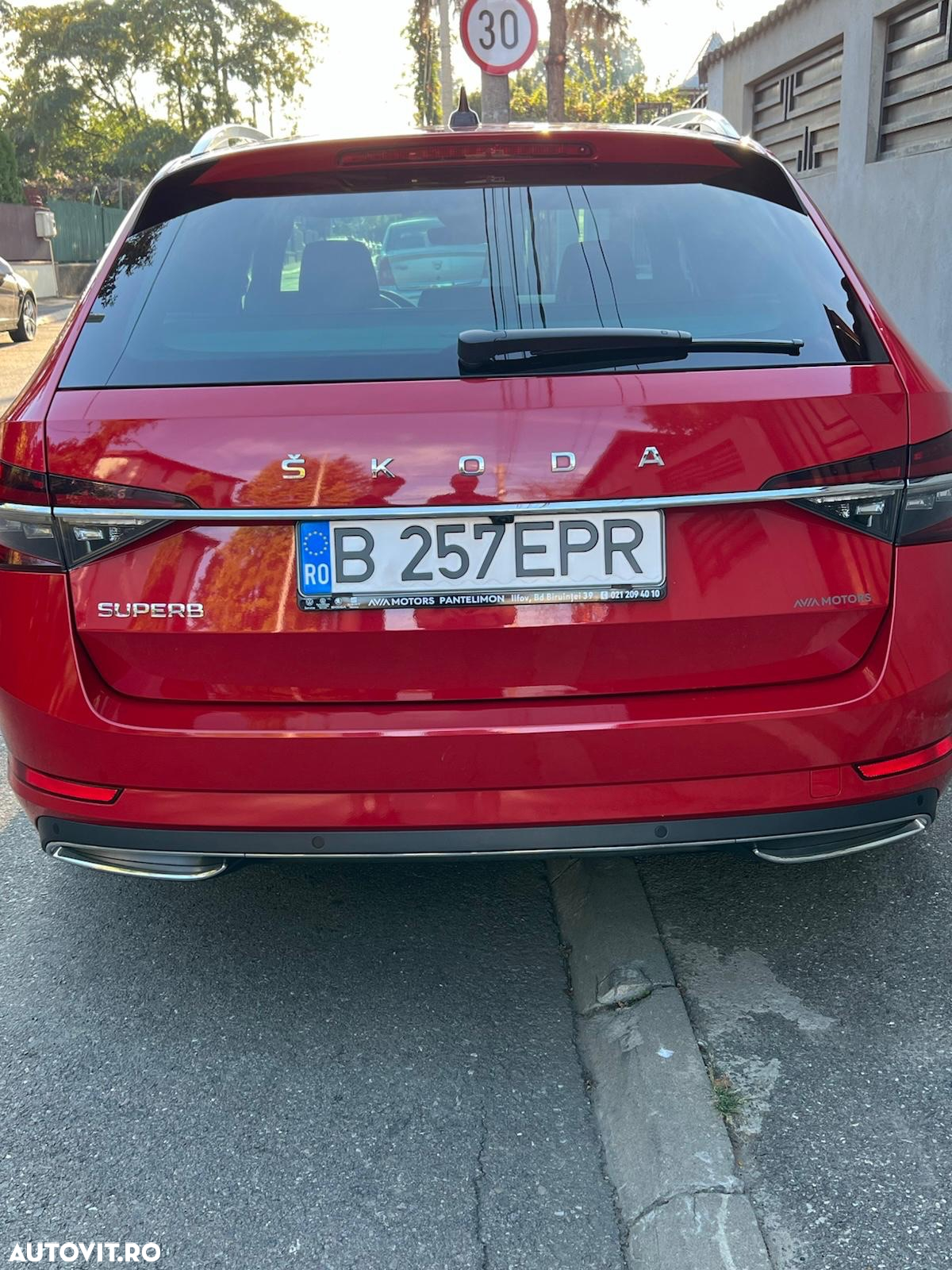 Skoda Superb 2.0 TDI DSG L&K - 3