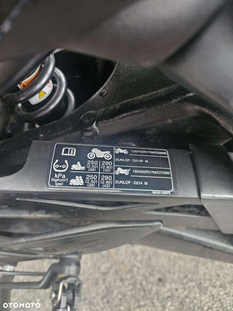 Suzuki GSX 1000 - 18
