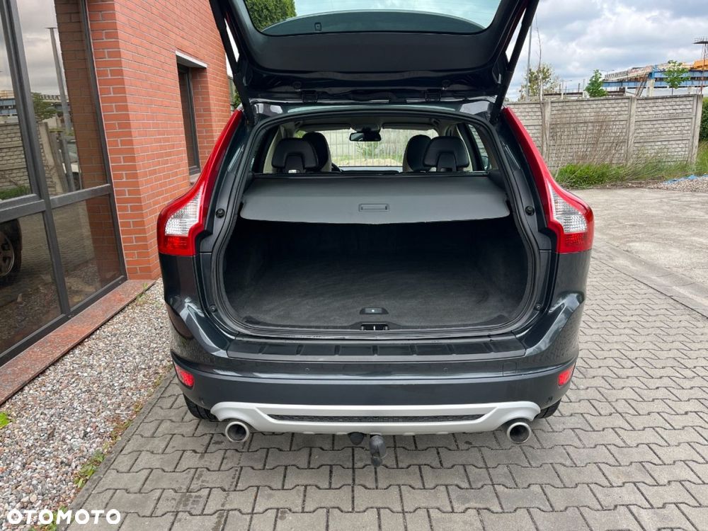 Volvo XC 60 2.4D AWD RDesign - 27
