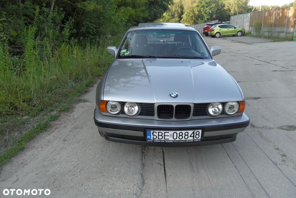 BMW Seria 5 525i - 1