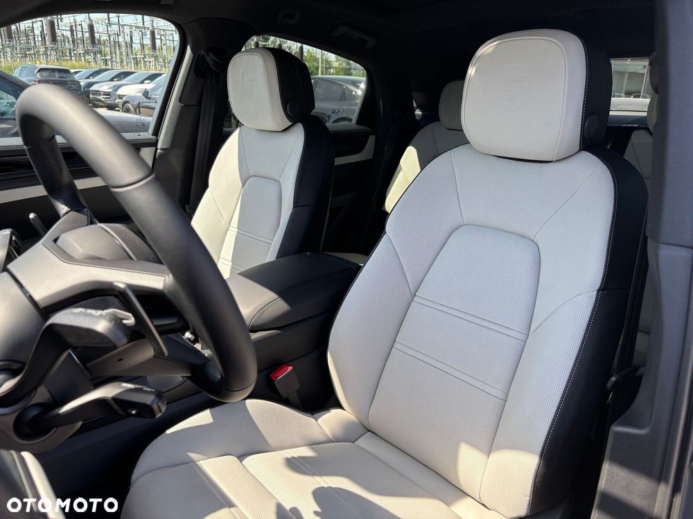 Porsche Cayenne - 27