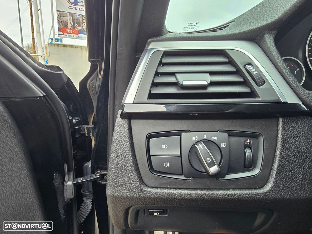 BMW 330 e iPerformance Pack M Shadow - 42