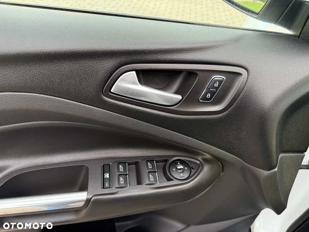 Ford Kuga 1.6 EcoBoost 2x4 Titanium - 22