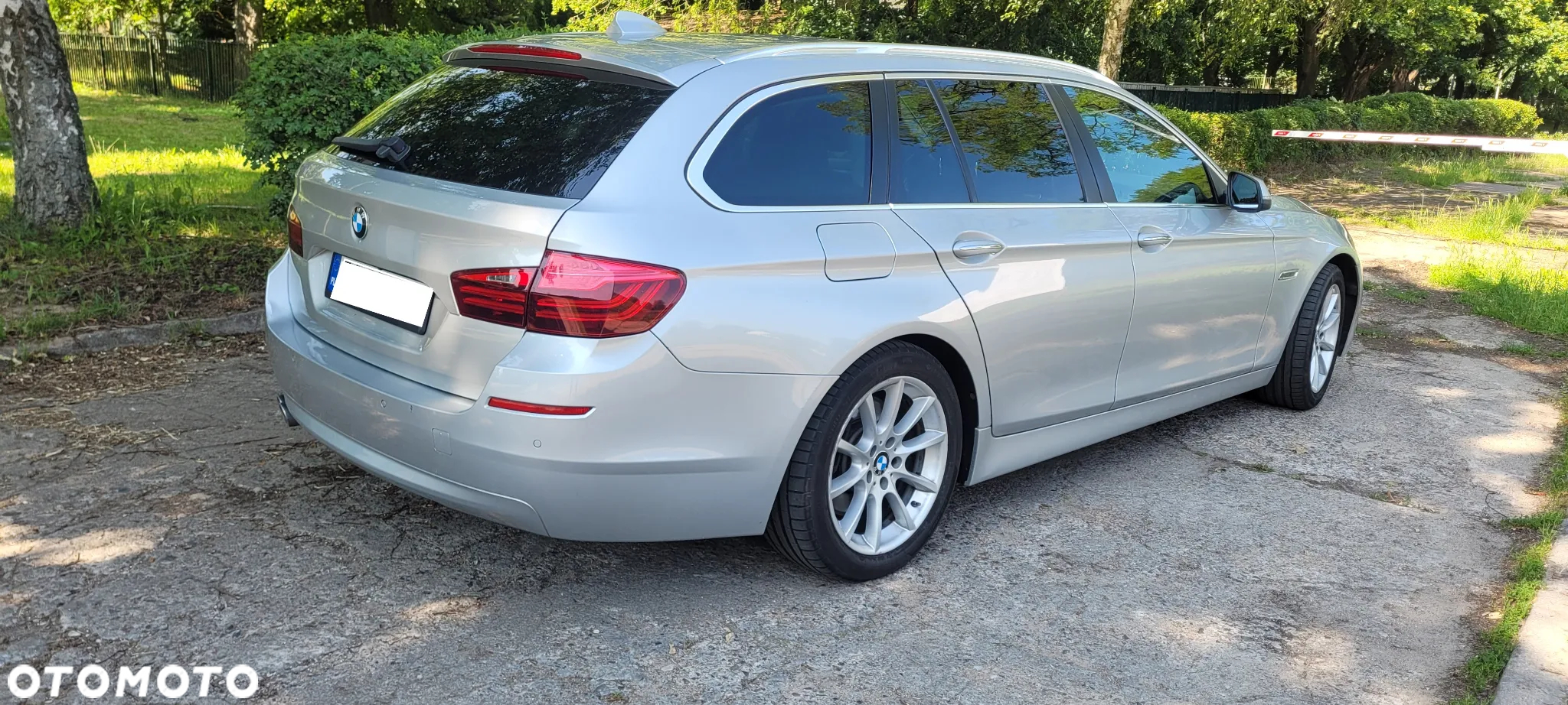 BMW Seria 5 530d xDrive Touring - 9