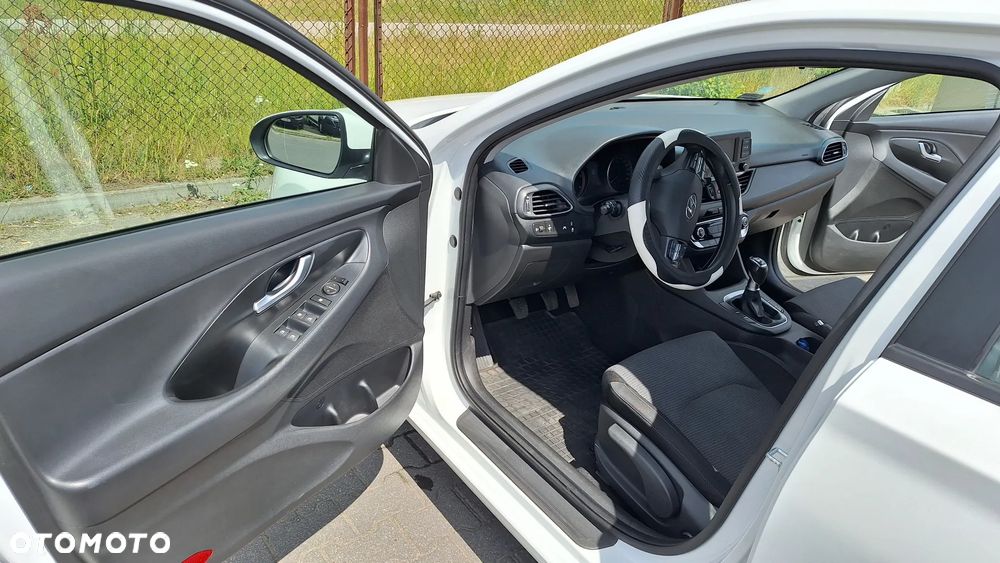 Hyundai i30 1.6 D Classic + - 12