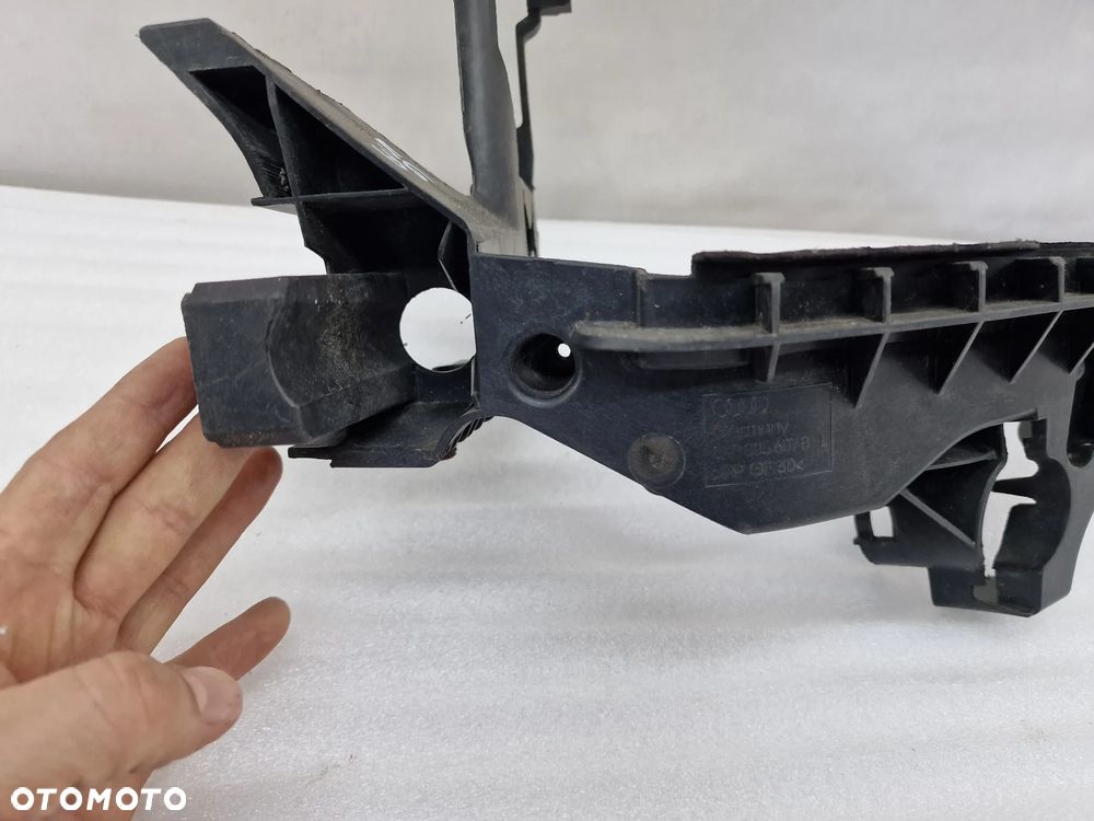 AUDI A4 B8 LIFT 11- LEWY ŚLIZG POD LAMPE /  MOCOWANIE LAMPY , NR 8K0805607B , NR AUKCJI SL56 - 25