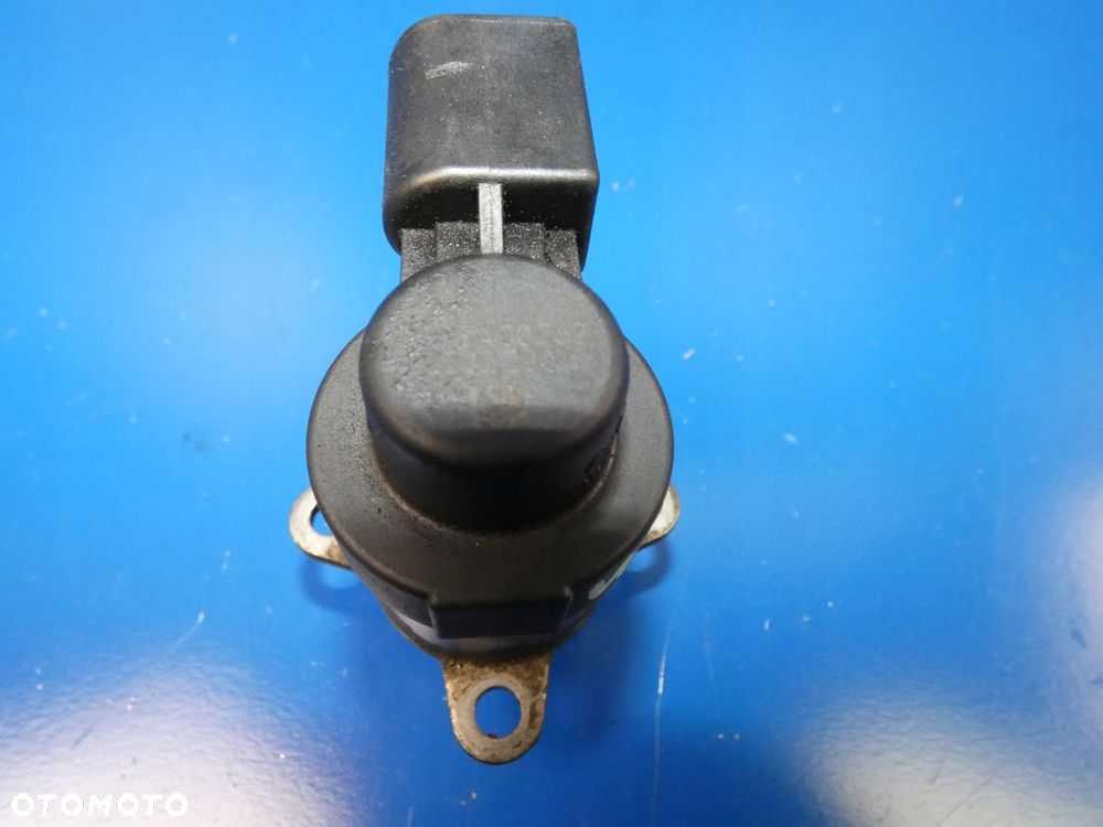 W212 W204 W218 3.0 CDI V6 ZAWÓR REGULATOR PALIWA - 2
