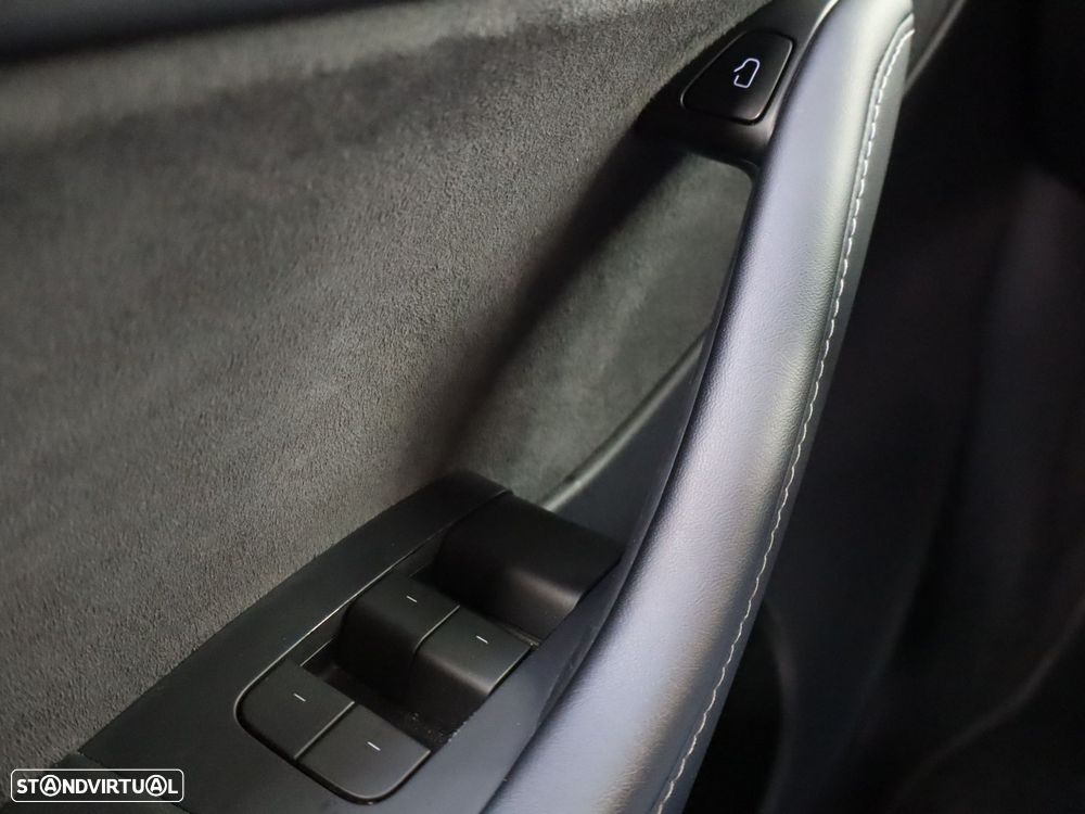 Tesla Model Y Performance Tração Integral - 17