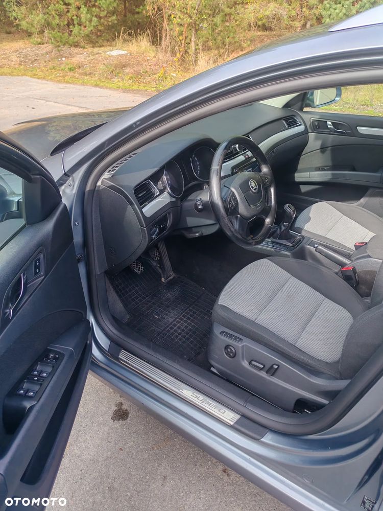 Skoda Superb 2011 photo 5