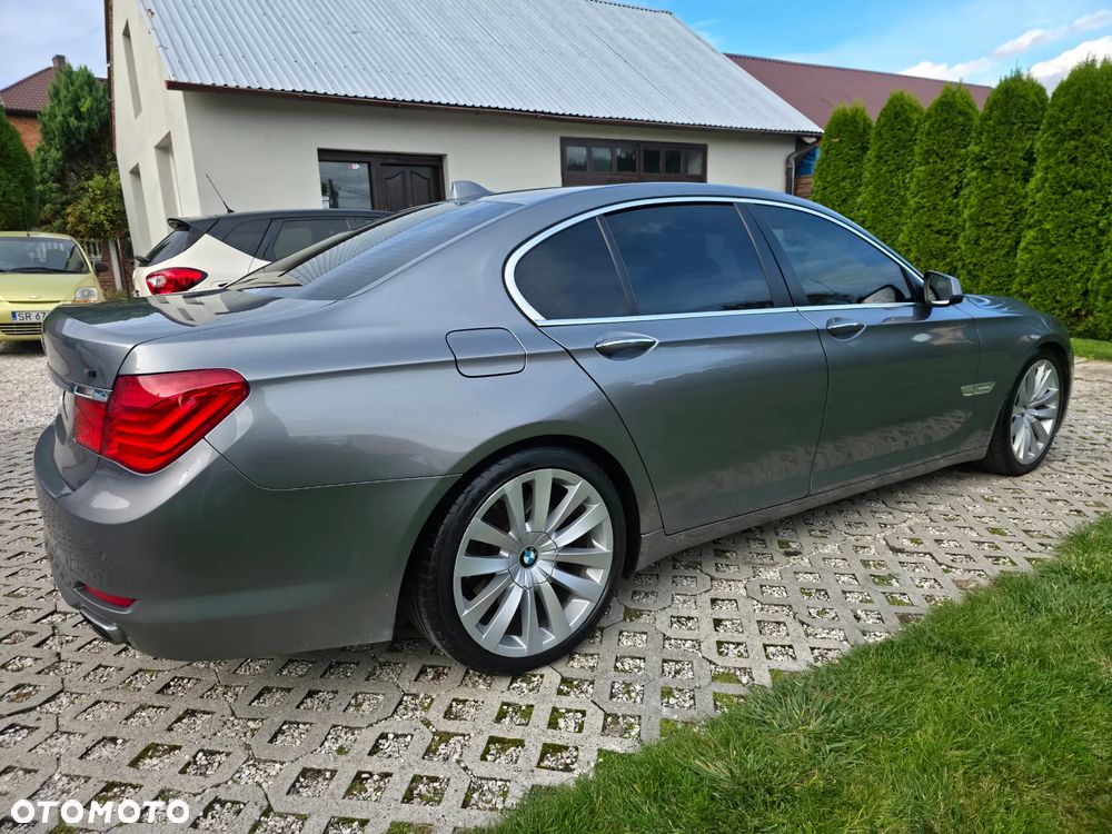 BMW Seria 7 740i - 11